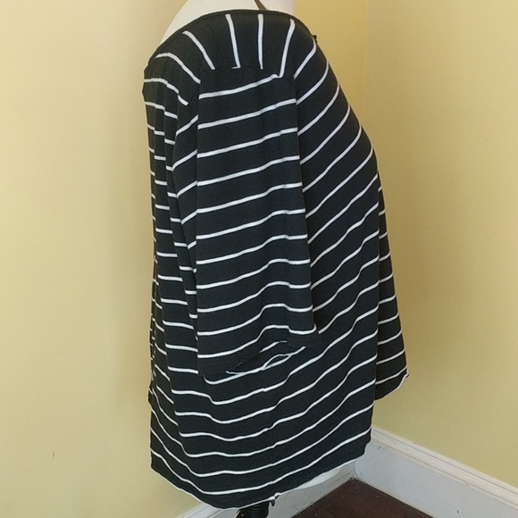 Torrid black white striped 3/4 sleeve top size 5 - Picture 2 of 5